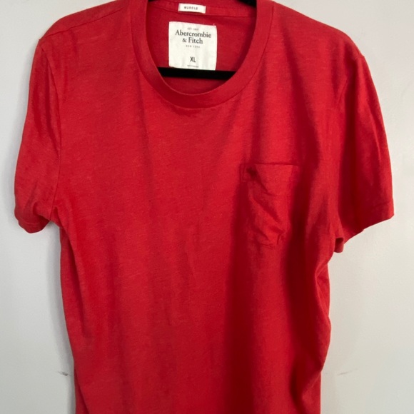 Abercrombie and Fitch T-shirt - Picture 2 of 4